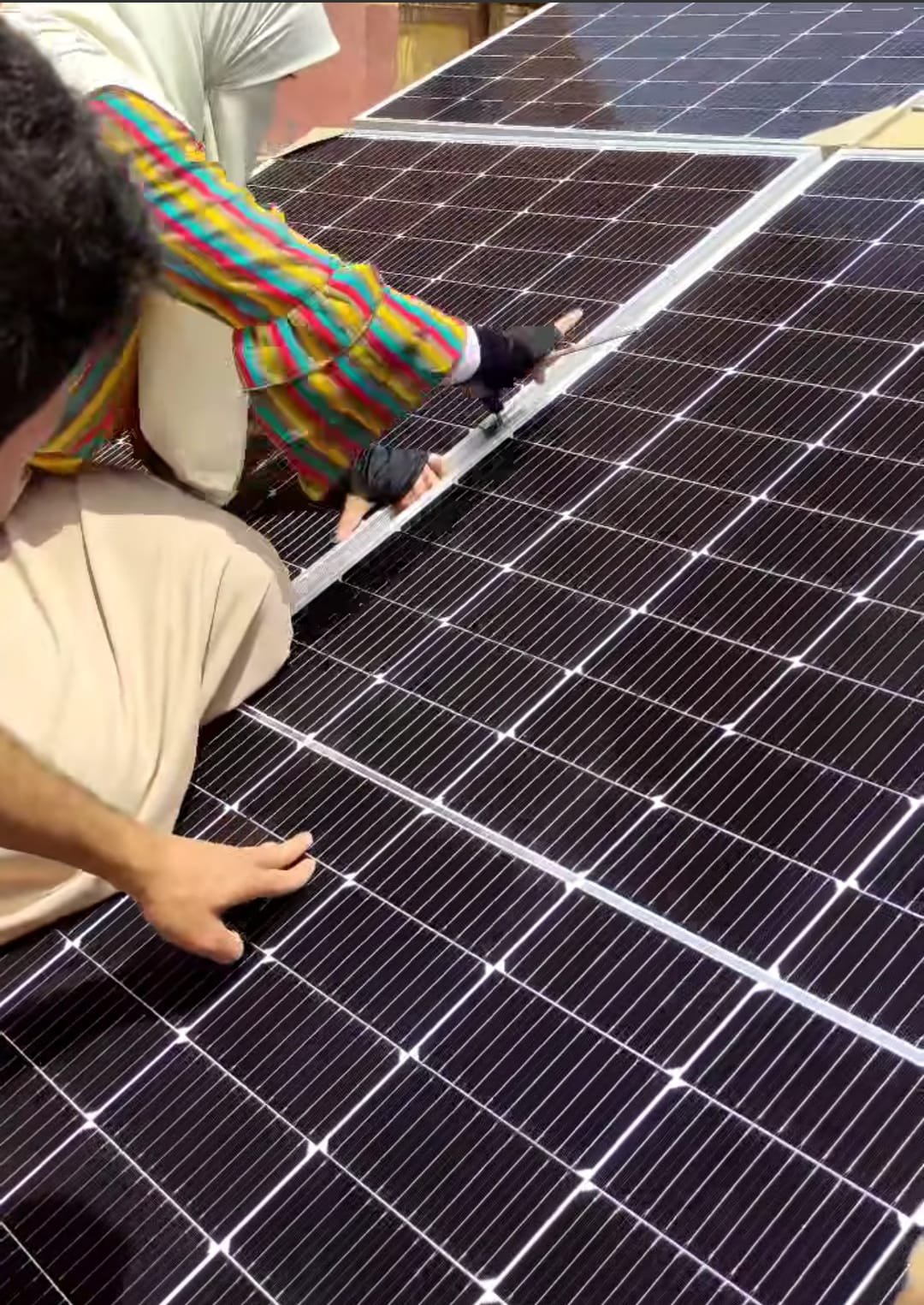 جمعية “سوا على الجنة” تنفذ تدريباً شاملاً لتركيب وصيانة الطاقة الشمسية