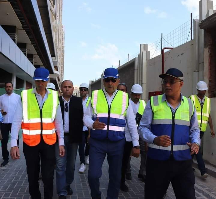 وزير قطاع الأعمال العام يتفقد ميدانيا مشروع “جراند فيو سموحة” بالإسكندرية