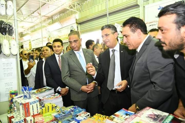 وزير التموين ومحافظ الفيوم يتفقدان معرض أهلاً مدارس وعدداً من المجمعات الاستهلاكية 