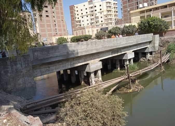 إستمرار غلق كوبرى “عتريس” يثير غضب أهالي دسوق بكفر الشيخ