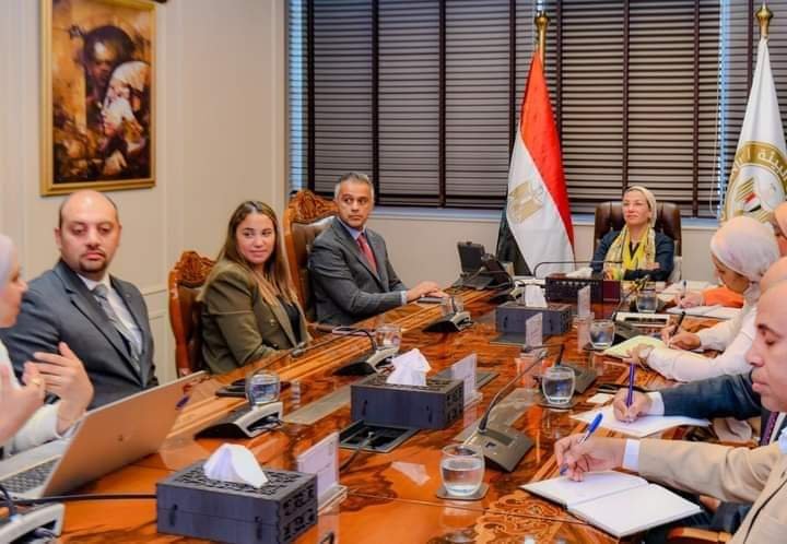 وزيرة البيئة تستقبل رئيس مجلس أمناء مؤسسة شباب القادة