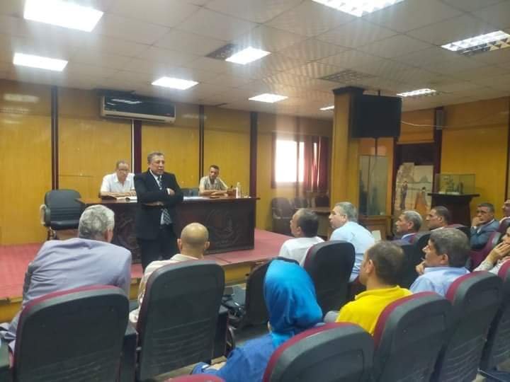 وكيل “التعليم” بالبحيرة يعقد اجتماعا بمديرى عموم الادارات التعليمية والموجهين العموم ومديرى المراحل والتناسيق بالمديرية