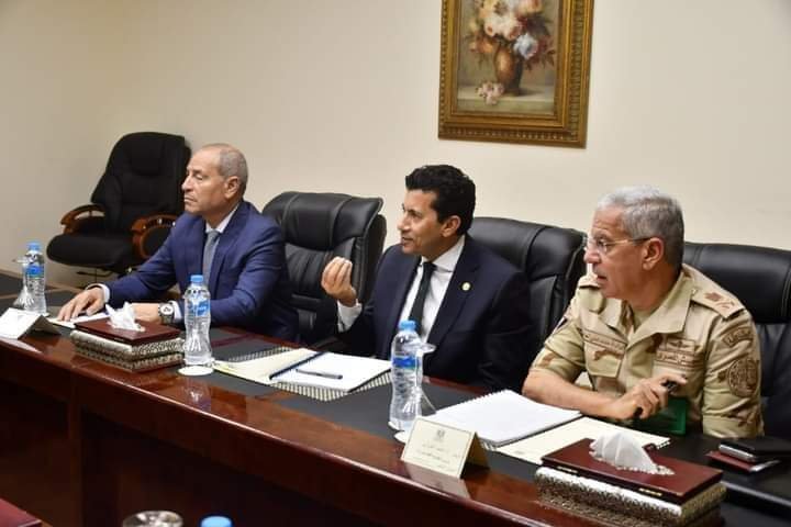 وزير الشباب يبحث الفرص الاستثمارية والتطويرية بالهيئة العامة باستاد القاهرة الدولي 