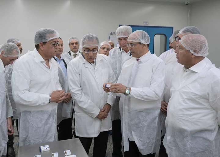 رئيس الوزراء يتفقد مصنع “أكديما انترناشيونال” التابع للشركة العربية للصناعات الدوائية 
