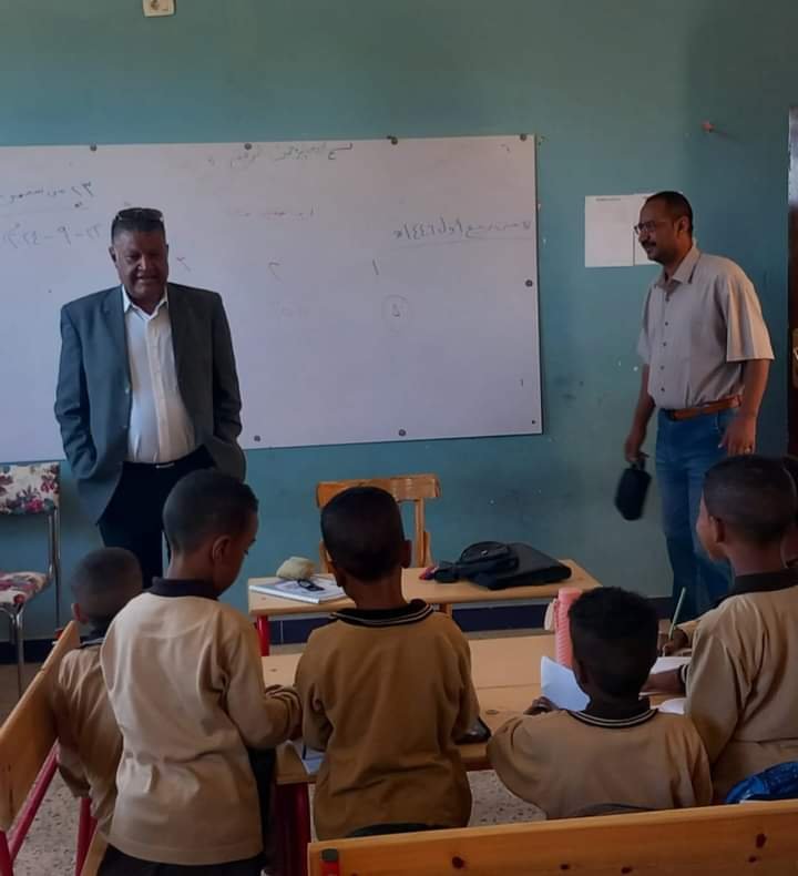 مدير الادارة يطمئن على حسن سير العملية التعليمية بمدارس كوم امبو 