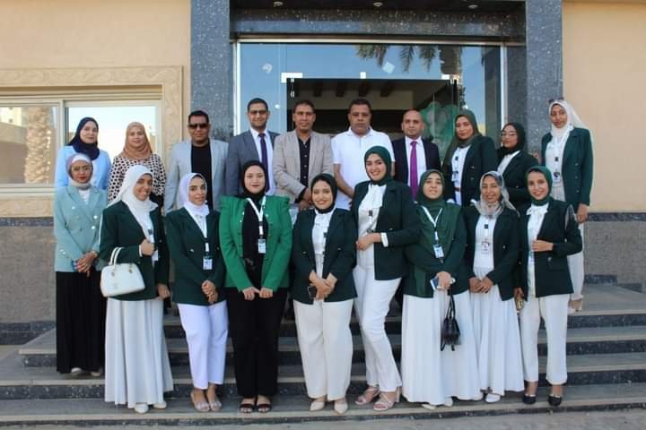 رئيس جامعة الوادي الجديد يهنئ قسم الإعلام بكلية الآداب لفوزه بالمركز الثالث في مسابقة الابداع الإعلامي