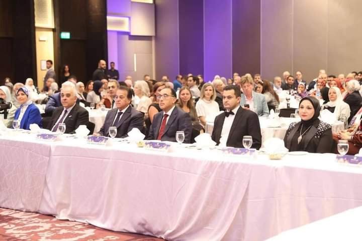 مدبولي يلتقي بأبرز علماء العالم في زراعة الأعضاء خلال الحفل الختامي للمؤتمر الدولي لمؤسسة “تبرع مصر حياة” 