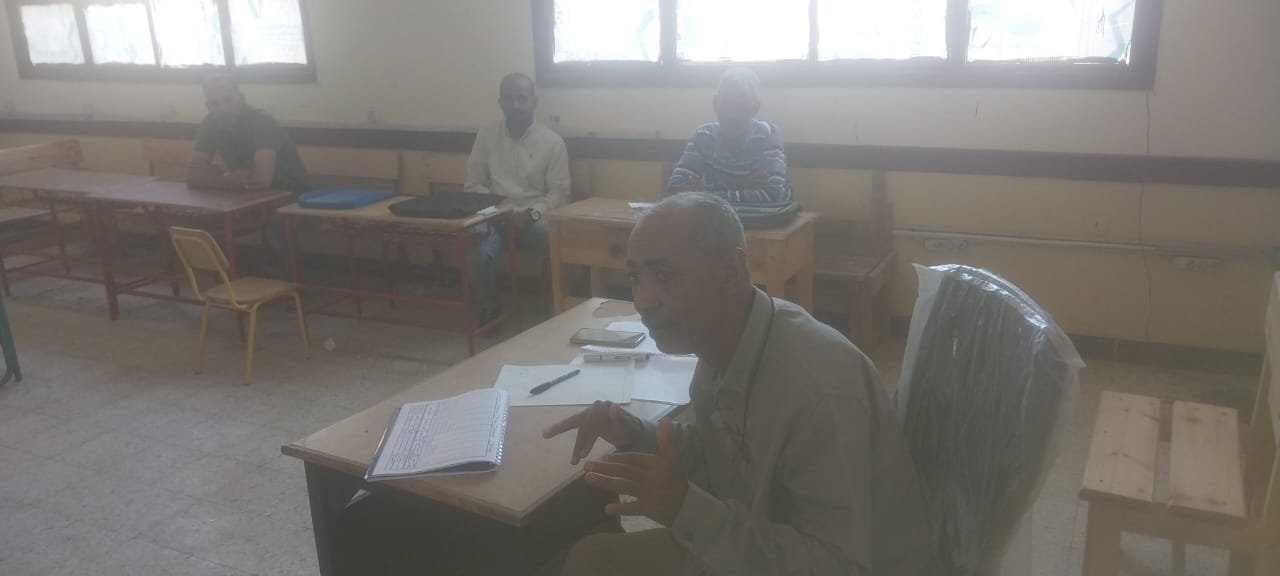 كوم امبو: إمبابى يجتمع ب معلمى اللغة العربية بمدرسة العليقات الابتدائية