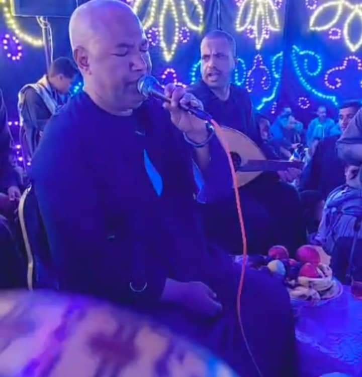 دلالات شعرية ونظم للقوافى لمطرب فن الكف ياسر رشاد بمهرجان حجازة قبلى بقوص 