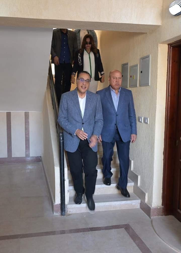 وزيرة التنمية المحلية تشارك في جولة رئيس الوزراء لتفقد عدد من المشروعات الصناعية والخدمية بمحافظة السويس