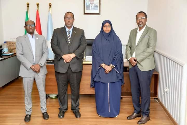 ” سفير الصومال” يبعث التهنئه الي “اليماحي” ويؤكد أهمية دور البرلمان العربي في الدفاع عن قضايا الأمة 