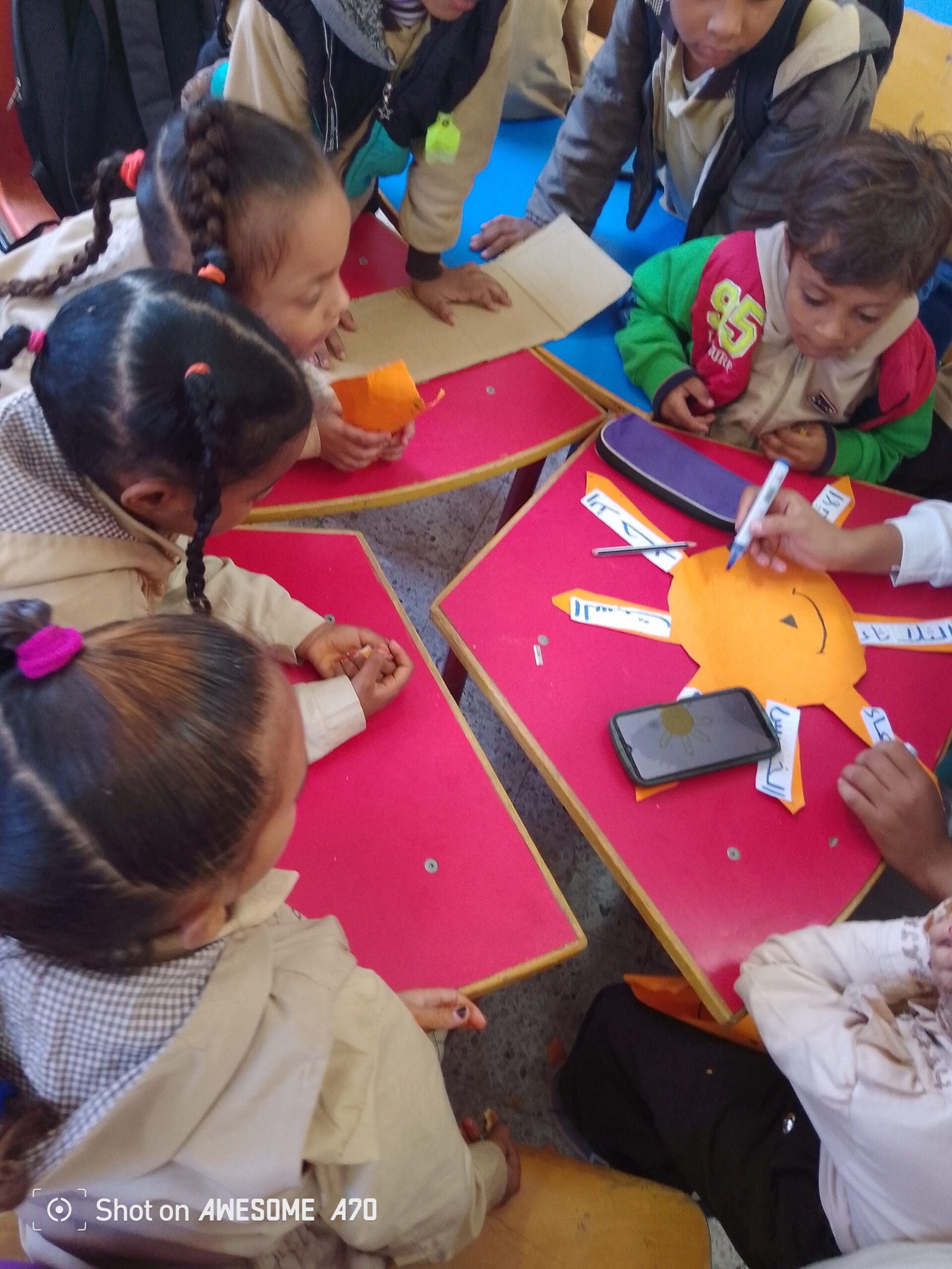 “أيام الاسبوع” نشاط تعليمي بإشراف توجية الرياضيات بمدرسة العليقات الابتدائية 