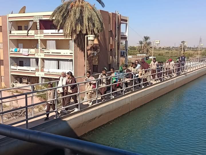 مرفق مياة كوم امبو يستقبل مدرسة عمر بن عبد العزيز الإبتدائية