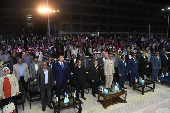 محافظ قنا ورئيس جامعة جنوب الوادي يشهدان افتتاح فعاليات الملتقى الفني لشباب الجامعات في نسخته ال ٢٢