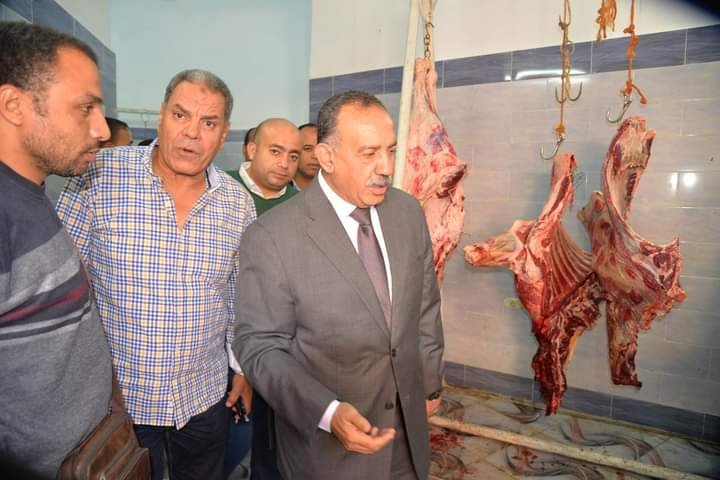 خلال جولة ميدانيةمحافظ أسيوط يعلن عن طرح اللحوم البلدية بـ 290 جنيها وبيض المائدة بـ 150 جنيها بمنافذ الثروة الحيوانية التابعة للمحافظة بمنطقة السادات بحي غرب