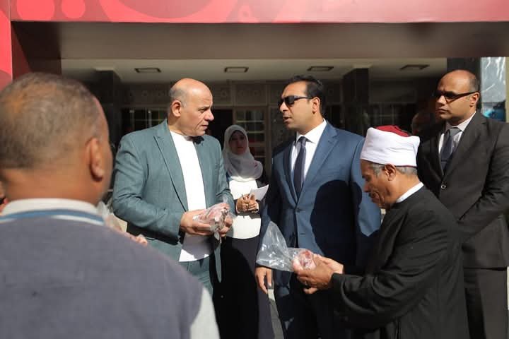 نائب محافظ قنا يشهد الدفعة الخامسة من لحوم صكوك الأضاحي لتوزيعها على المستحقين