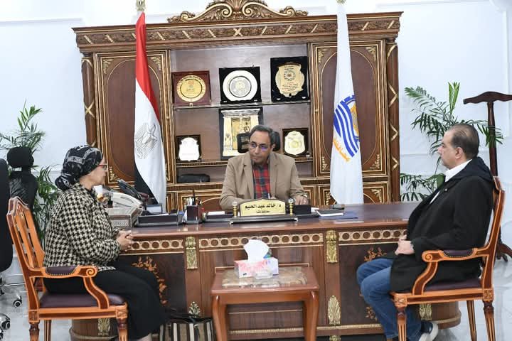 محافظ قنا يلتقي رئيس معهد تكنولوجيا المعلومات بوزارة الاتصالات لبحث آفاق التعاون