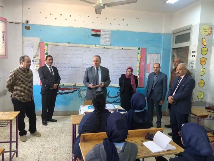 محافظ أسيوط يوجه بمتابعة المنظومة التعليمية بالمدارس.. ووكيل وزارة التربية والتعليم يتفقد بعض المدارس بمركز القوصية للاطمئنان على سير العمل