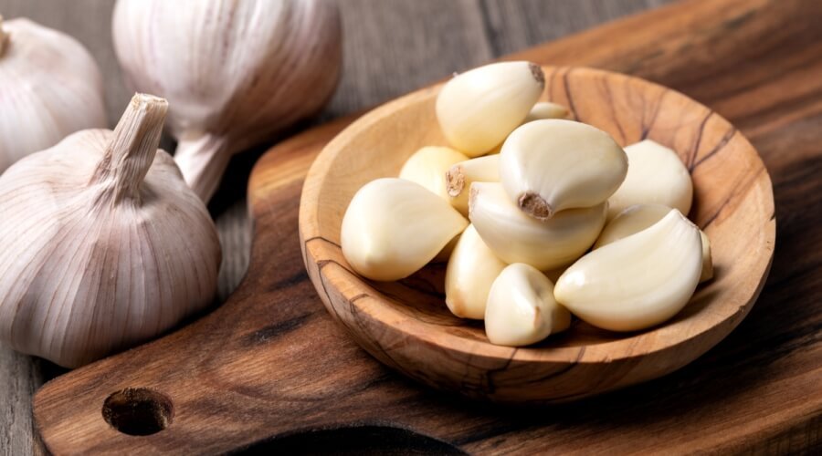 أضرار لتناول الثوم