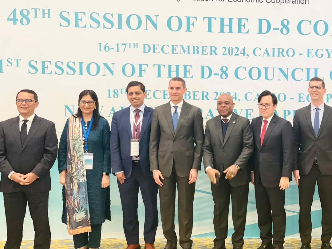 برئاسة مصر: بدء اجتماعات التحضير لقمة “الثمانى” بالقاهرة وتأييد كامل للمبادرات المصرية