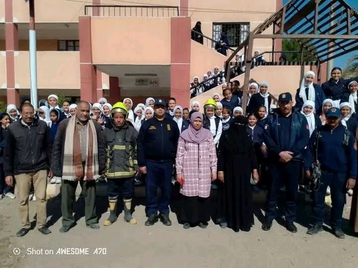 وحدة إطفاء كوم امبو تنفذ خطة إخلاء وتدريب استخدام طفاية الحريق لطلاب السيدة نفيسة الإعدادية 