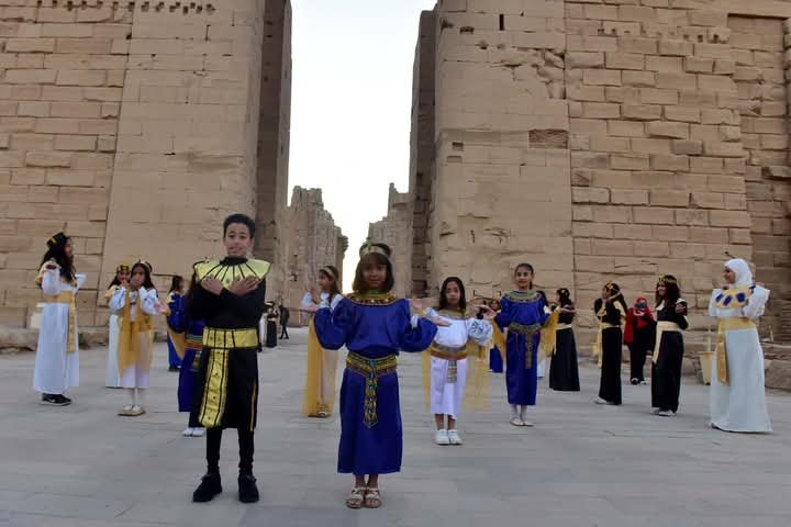 وسط تواجد الاف السائحين..الأقصر تشهد ظاهرة تعامد الشمس على قدس الأقداس بمعابد الكرنك..وبدء فصل الشتاء رسميا