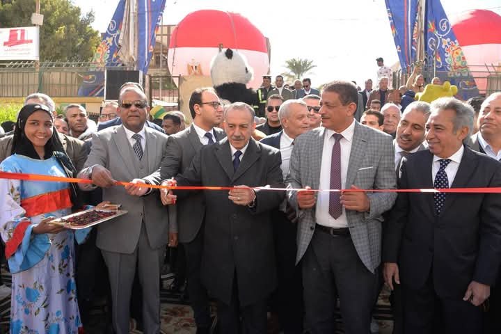 محافظ أسيوط يفتتح سوق اليوم الواحد بمشاركة 150 عارضا لبيع السلع الغذائية والاستهلاكية