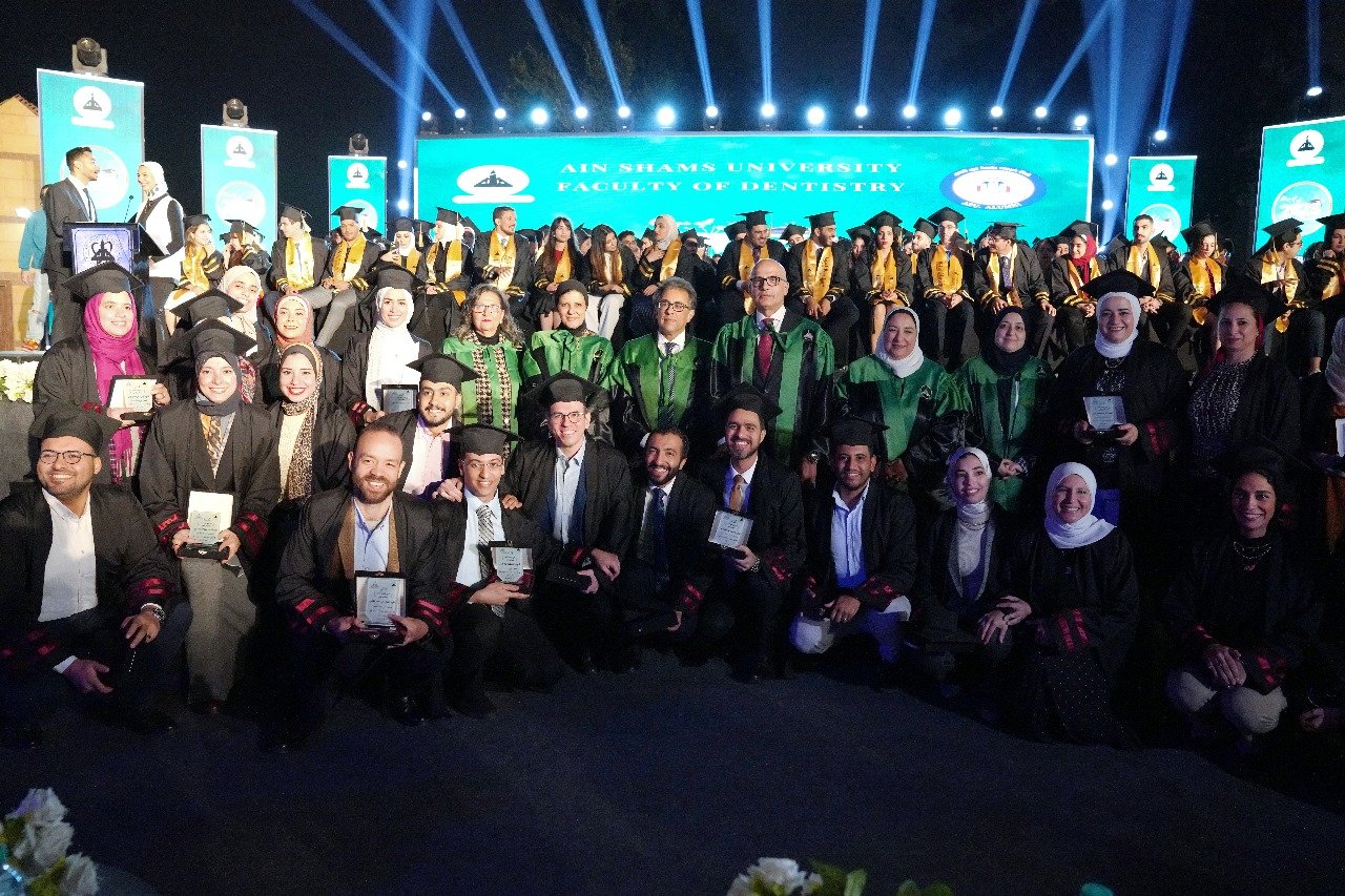 احتفال الدفعة ٢٣ من بكالوريوس طب وجراحة الأسنان
