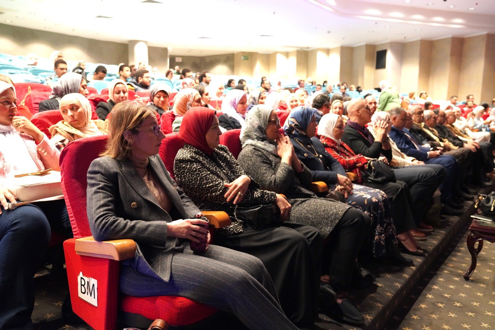 في عين شمس الابتكار والتكنولوجيا في طب الفم وأمراض اللثة