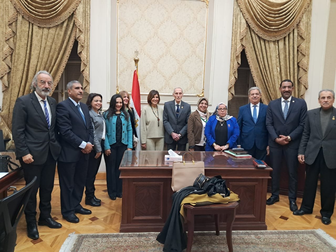 د. سوزان القليني تلقى محاضرة حول”تأثيرات الإعلام الإلكتروني على منظومة الأمن القومي