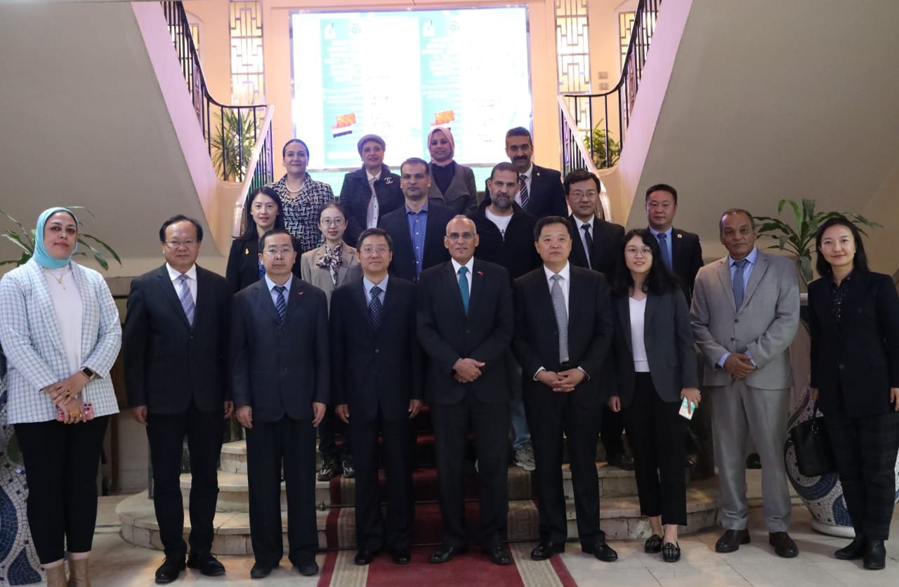 وفد الأكاديمية الصينية للعلوم فى زيارة للمركز القومى للبحوث