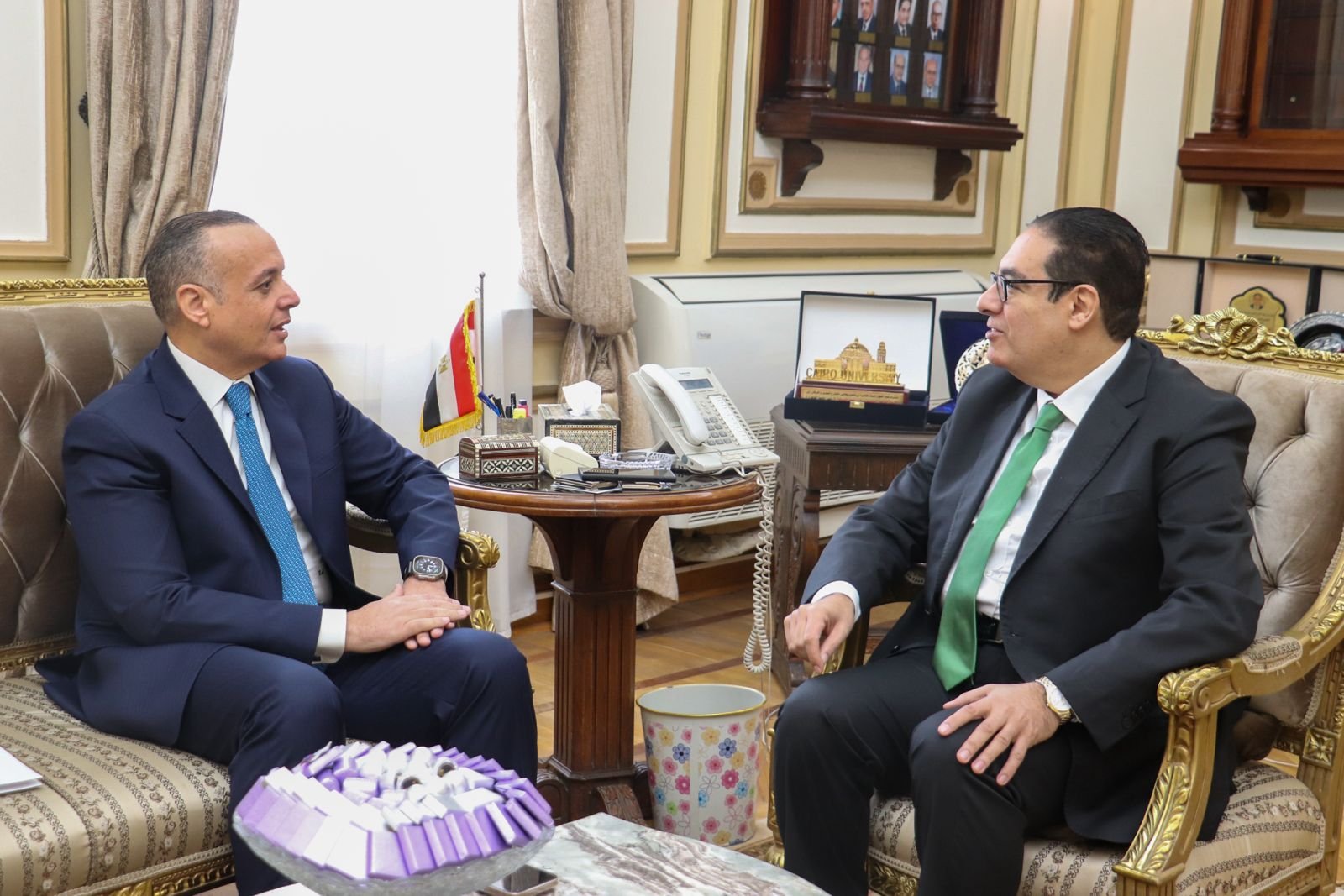 الأمين العام للبرلمان العربي يلتقي رئيس جامعة القاهرة لبحث سبل التعاون