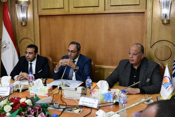 محافظ قنا يترأس اجتماعًا لمراجعة مقترحات الخطة الاستثمارية 2025/2026