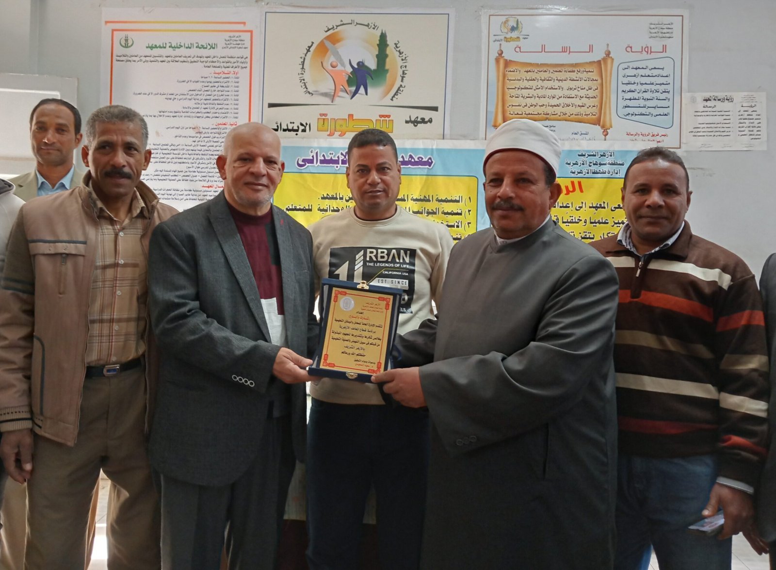 معهدشطورة الأزهري يكرم شيخ المعهد لبلوغ سن التقاعد