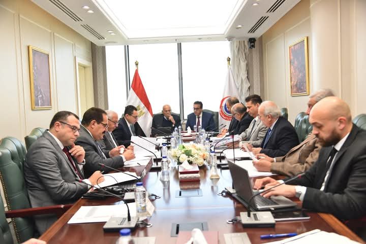 نائب رئيس الوزراء وزير الصحة يترأس اجتماع اللجنة العليا لزراعة الأعضاء ويؤكد على أهمية تطوير المنظومة والرعاية الصحية للمرضى