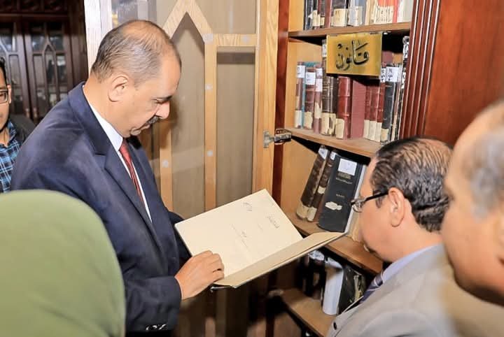 محافظ سوهاج يتفقد مكتبة ” رفاعة الطهطاوي “