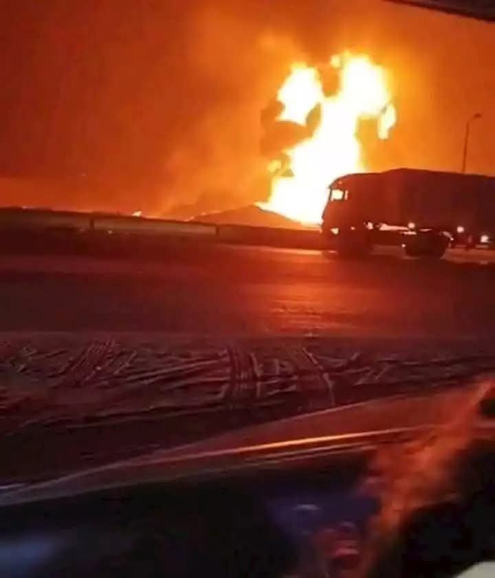 انفجار يضيء سماء الخانكة، مصر الساعة