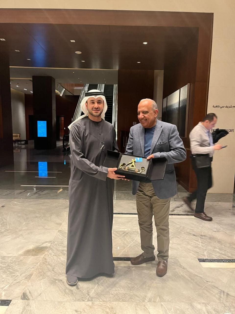 وزير الكهرباء والطاقة المتجددة يزور محطة الظفرة للطاقة الشمسية لدعم وتعزيز التعاون فى مجالات الطاقة النظيفة.