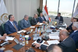 وزير التموين يشدد علي تعزيز المخزون الاستراتيجي من الزيوت الخام والمكررة، مع التركيز على ضمان استمرارية التوريد لتلبية احتياجات المواطنين،مصر الساعة