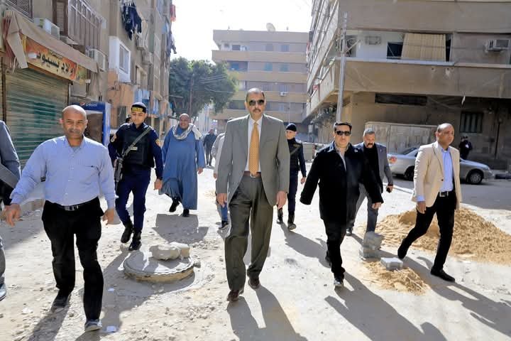 محافظ سوهاج يتفقد عدد من مشروعات الطرق بنطاق سوهاج وأخميم