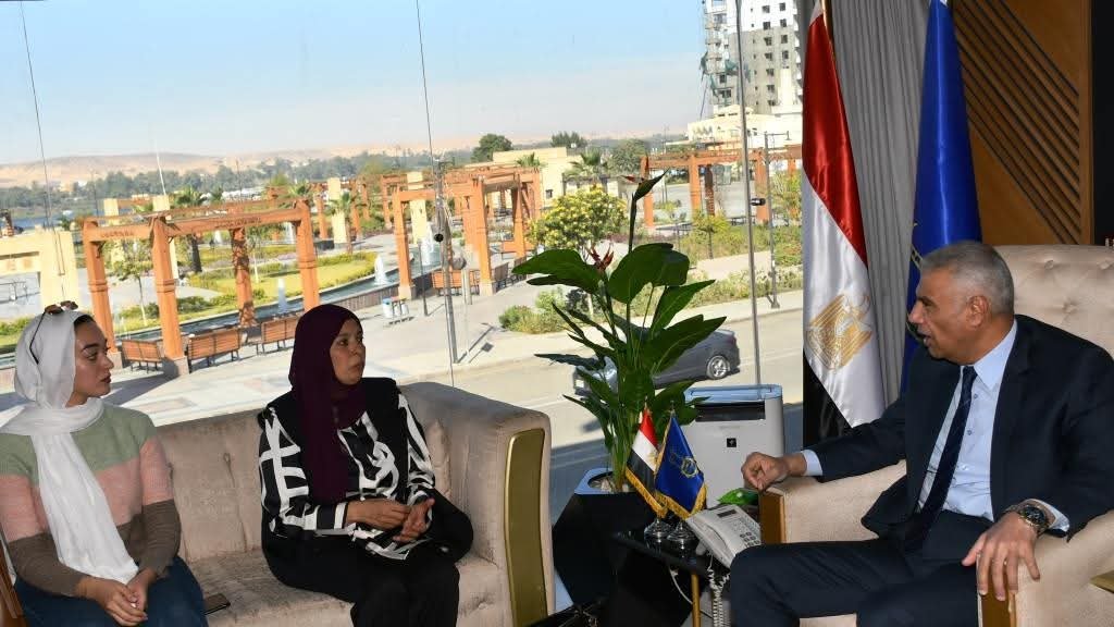 فى لقاءه بوفد جمعية قبس من نور .. محافظ أسوان : تقديم كامل الدعم لإستكمال سلسلة النجاحات والإنجازات للمشروعات المشتركة فى مختلف المجالات،مصر الساعة