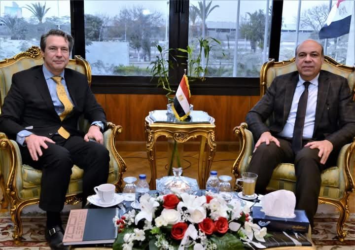 وزير الطيران المدني يستقبل المدير التنفيذى للبنك الأوروبي