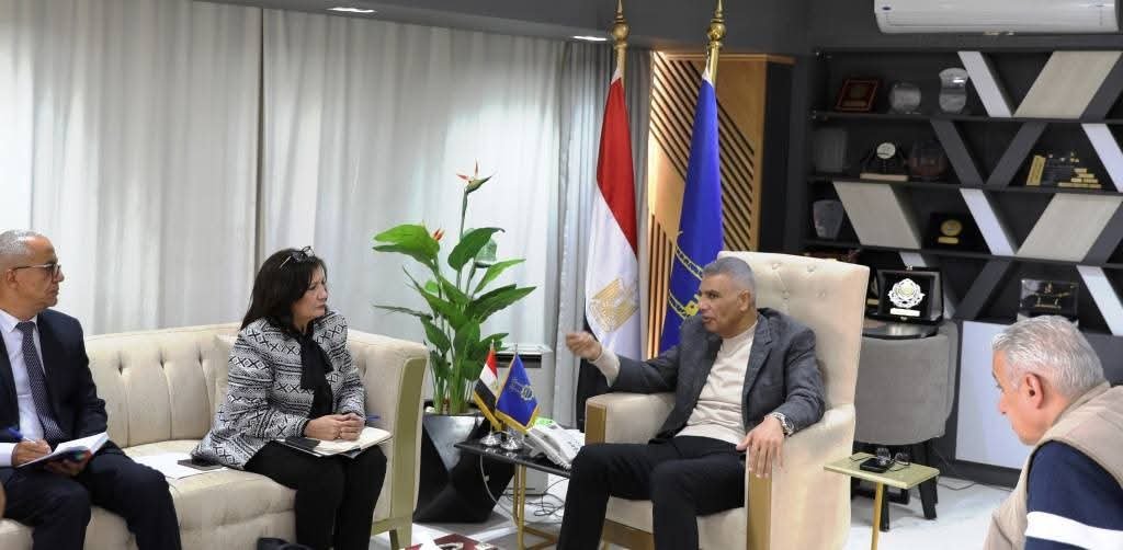 محافظ أسوان:يلتقي وفد المشروع الروسي و يؤكد علي الإسراع لتنفيذ المرحلة الثانية لتحسين مياه الشرب بمناطق السيل الريفى
