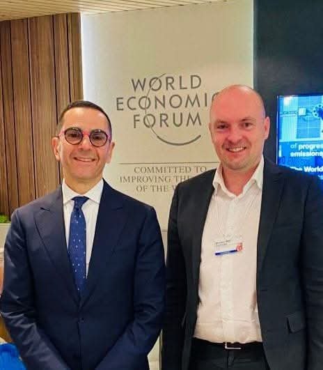 وزير الاستثمار والتجارة الخارجية يلتقي نائب رئيس شركة فيستاس لأنظمة الرياح والطاقة المتجددة