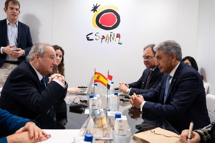 – وزير السياحة والآثار يلتقي بوزير السياحة والصناعة بدولة إسبانيا