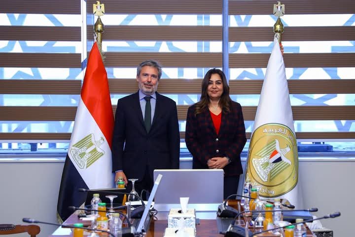 وزيرة التنمية المحلية تستقبل سفير إيطاليا بالقاهرة لبحث مجالات التعاون المشترك