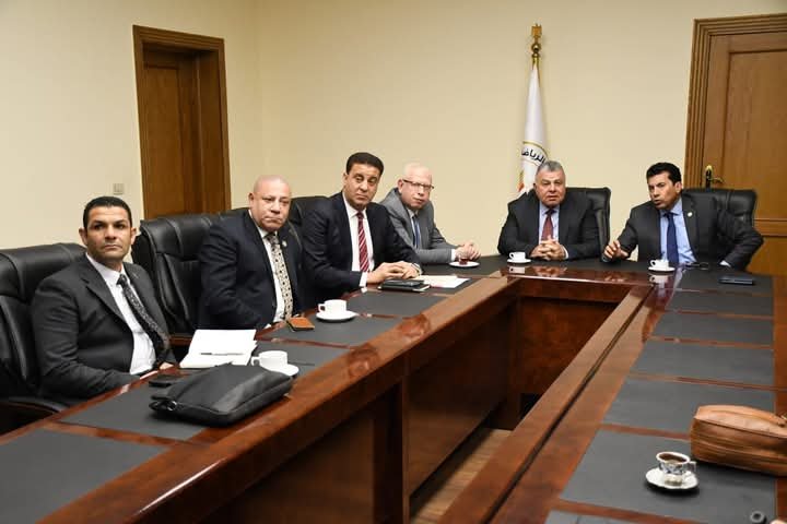 وزير الرياضة يلتقي مسؤولي جهاز مشروعات  الخدمة الوطنية  لمناقشة المشروعات الاستثمارية