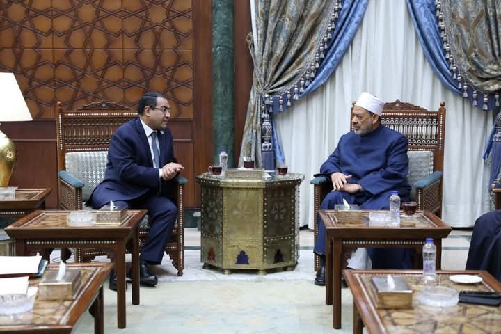 شيخ الأزهر  تعيين ٤٠ ألف معلم بالمعاهد الأزهرية على مراحل