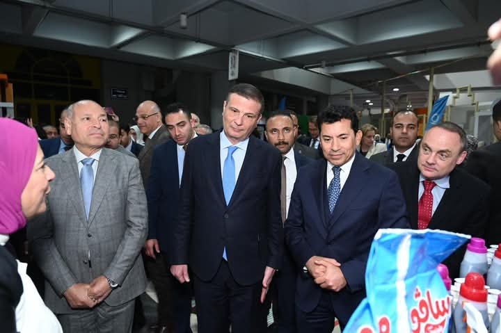 وبحضور وزير الزراعة  ومحافظا القاهرة والقليوبية وعدد من السفراء.. وزير الشباب والرياضة يفتتح النسخة الثانية معرض “بيزنس يا شباب