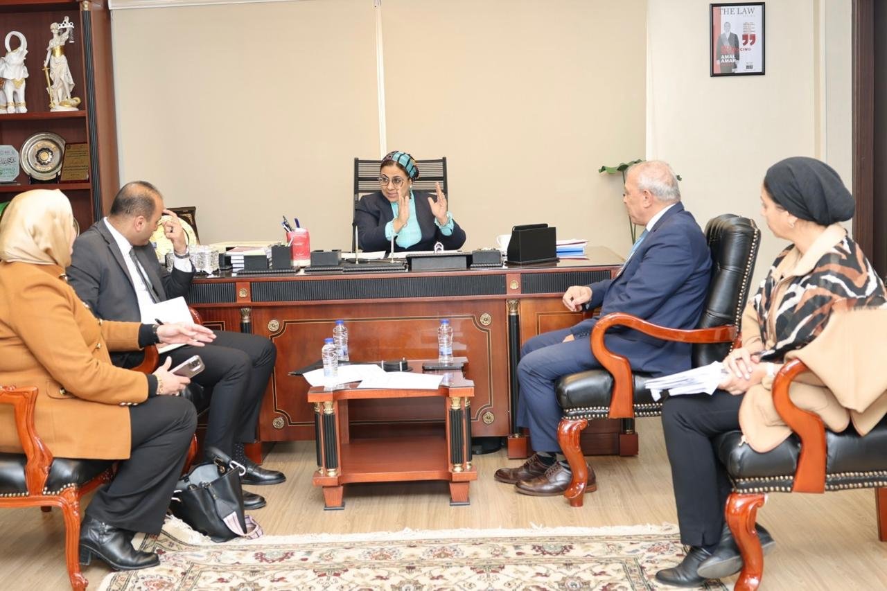 المستشارة أمل عمار تجتمع برئيس هيئة تنمية الصعيد بمقر المجلس بالقاهرة